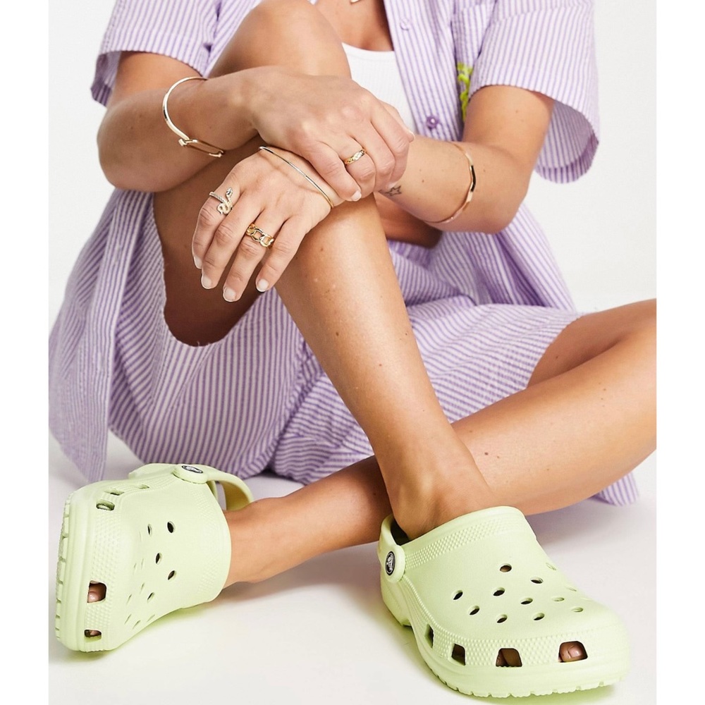 {CROCS} Classic Clog Celery Green